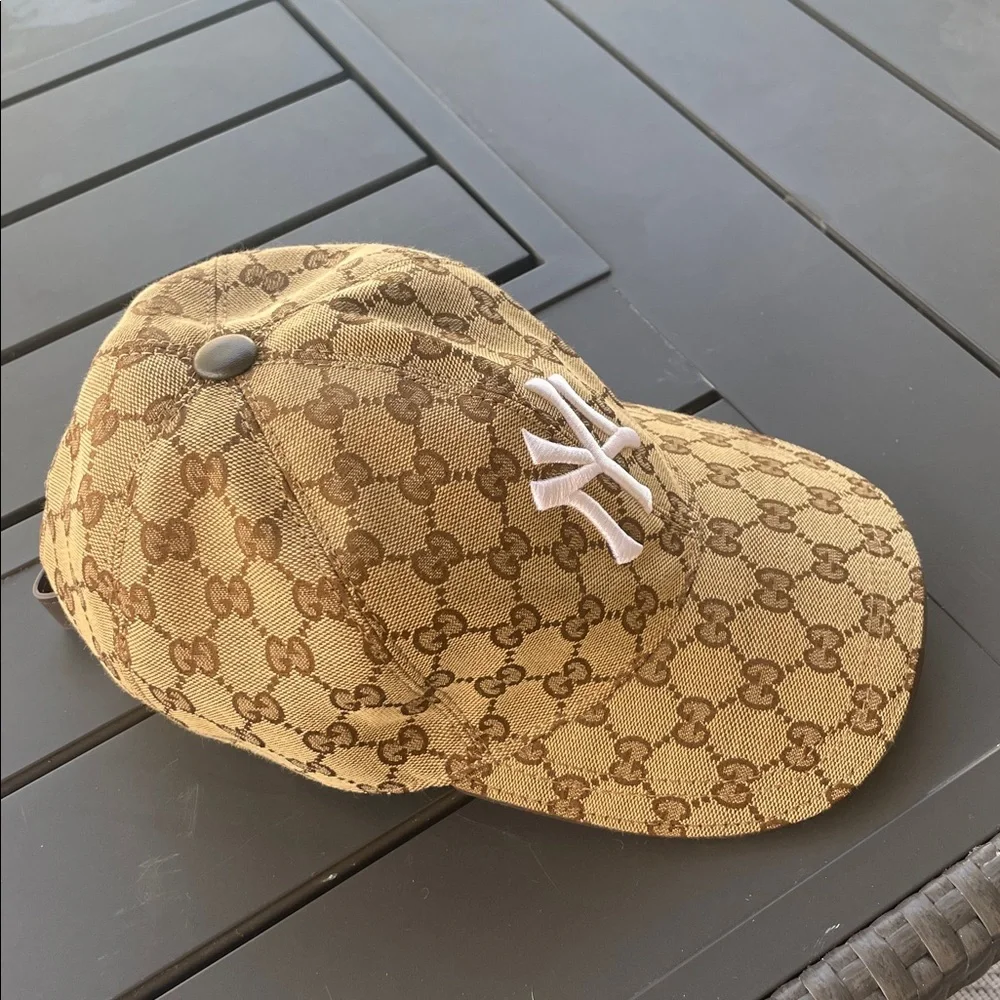 Woman’s cap - Picture 4 of 5